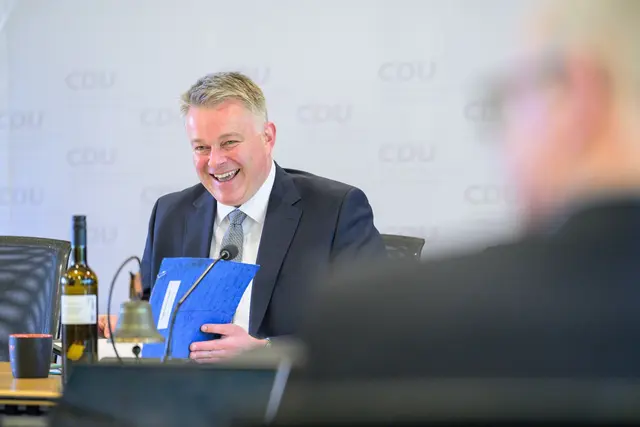 Gordon Schnieder ist nochmal zum CDU-Fraktionschef gewählt worden - zumindest vorübergehend.  | Foto: Hannes P. Albert/dpa