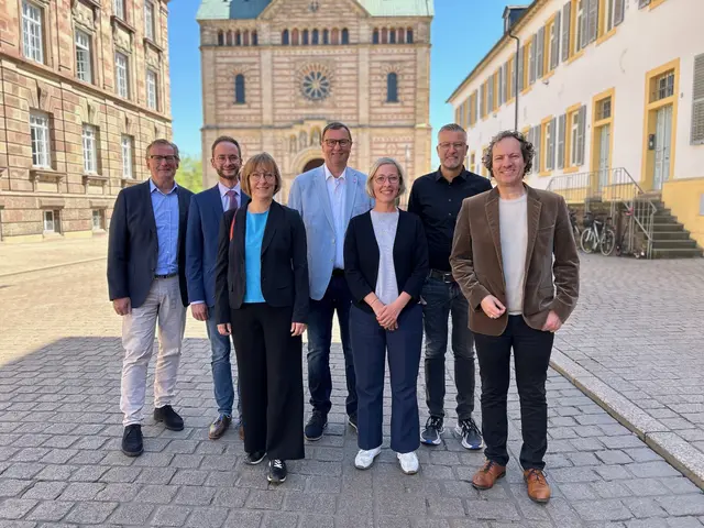 Von links: Stefan Detzel, Christoph Krauth, Mira Hofmann, Jürgen Kief,  Stefanie Seiler, Michael Stöckel, Alexander Schubert. | Foto: Foto: Stadt Speyeyr