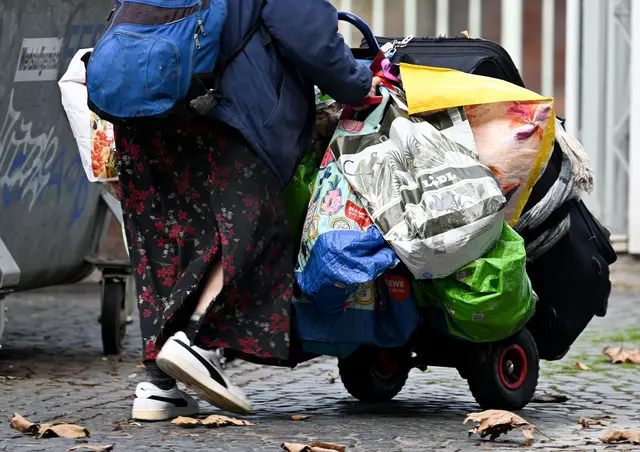 Nach Angaben des Sozialdienstes Katholischer Frauen Trier nimmt Obdachlosigkeit bei Frauen zu (Symbolbild) | Foto: Arne Dedert/dpa