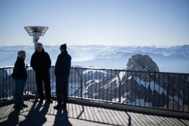 Bis Spätherbst ist der Gipfel des Säntis nur zu Fuß zu erreichen. | Foto: Gian Ehrenzeller/KEYSTONE/dpa