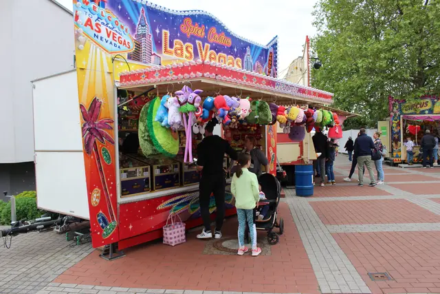 Vor allem für Kinder und Familien ist die Kerwe mit Karussells und Buden ein beliebter Anziehungspunkt im Ortszentrum. | Foto: Markus Pacher