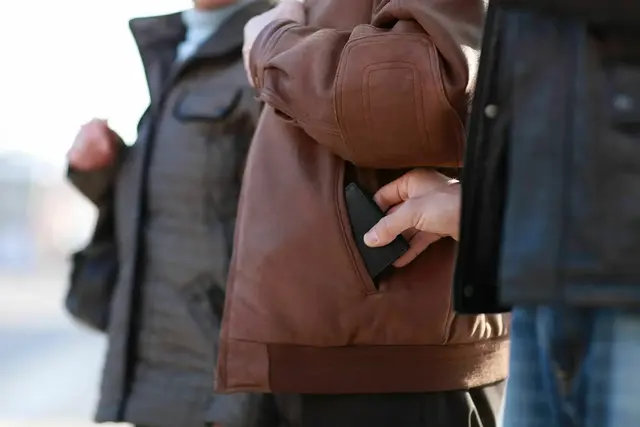 Beim Bezahlen in einem Geschäft in der Speyerer Innenstadt wurde einer 54-Jährigen unbemerkt die Geldbörse aus dem Rucksack gestohlen. Die Polizei sucht nun Zeugen des Taschendiebstahls. | Foto: www.polizei-beratung.de