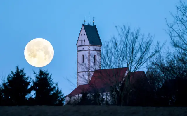 Blue Moon: Am 1. Mai und am 31. Mai gibt es einen Vollmond  (Symbolbild) | Foto: Thomas Warnack/dpa
