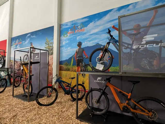Trekking E-Bikes im direkten Vergleich: Komfort, Reichweite und Ausstattung lassen sich im E-Bike-Fachgeschäft eBike Store Kaiserslautern praxisnah testen | Foto: eBike Store Kaiserslautern