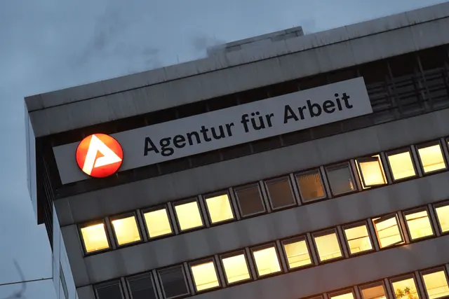Die Arbeitslosigkeit verharrt auf hohem Niveau. (Symbolbild) | Foto: Uwe Zucchi/dpa