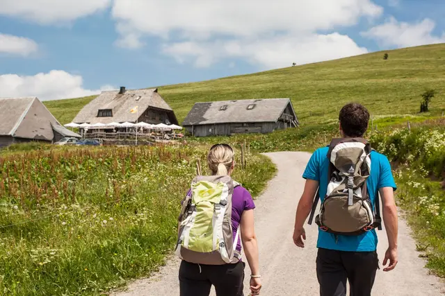 Viele Berghütten nehmen mit dem Frühling wieder den Betrieb auf. | Foto: -/Hochschwarzwald Tourismus GmbH/dpa