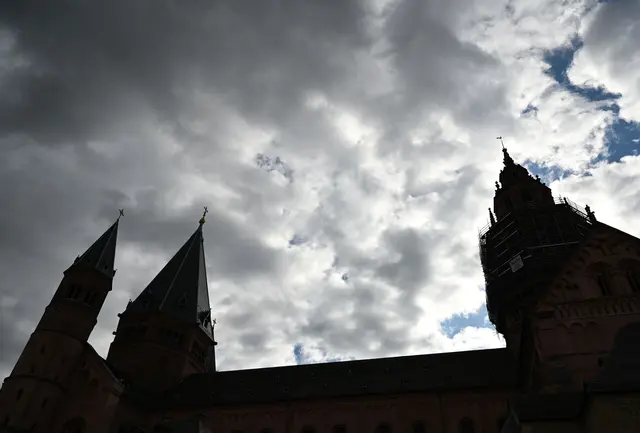 Am kommenden Wochenende ziehen vermehrt Wolken in Rheinland-Pfalz und dem Saarland auf. (Symbolbild) | Foto: Arne Dedert/dpa