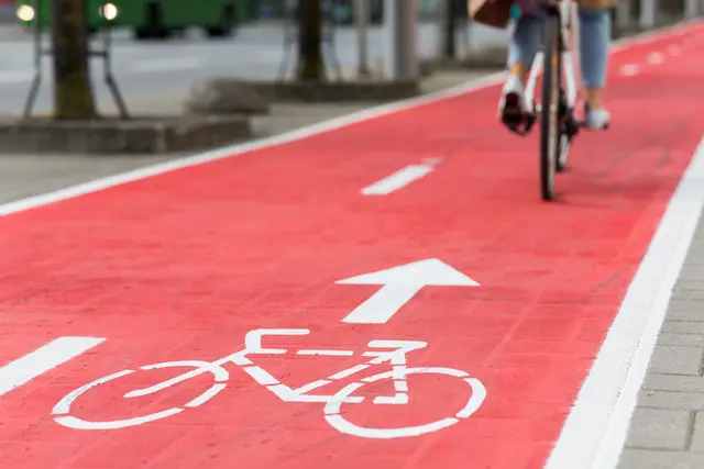 Die geplante Radvorrangroute zwischen Innenstadt und Käfertal in Mannheim wurde umfassend untersucht. Kurzfristige Maßnahmen und langfristige Umbauten sollen den Radverkehr sicherer und schneller machen. | Foto: Syda Productions/stock.adobe.com