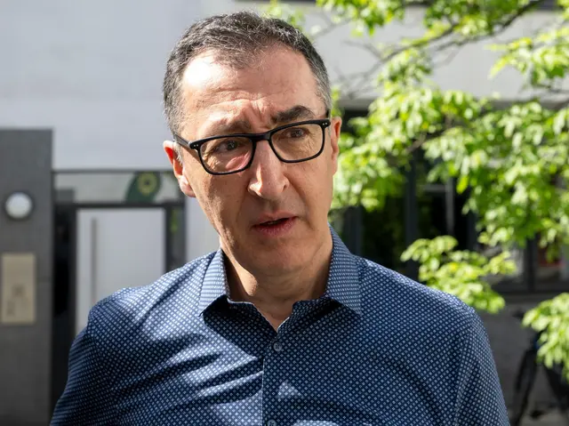Cem Özdemir hatte bereits im Wahlkampf angekündigt, die Landesregierung verkleinern zu wollen.  | Foto: Stefan Puchner/dpa