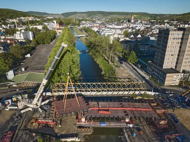 Die neue Landgrafenbrücke wird rund 48 Meter lang und 14,50 Meter breit sein. (Archivbild) | Foto: Thomas Frey/dpa