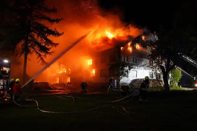 Der Schaden durch das Feuer ist enorm. | Foto: Reinert/swd-medien/dpa