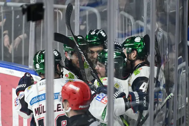 Die Eisbären jubeln über den zwölften Titel in der DEL. | Foto: Florian Wiegand/dpa