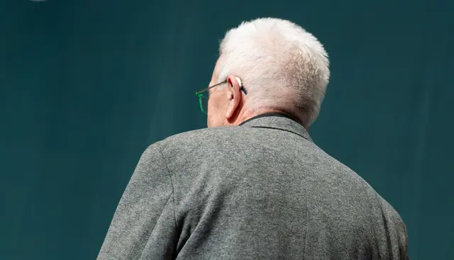 Kretschmann sagt Tschüss - ob er der Öffentlichkeit den Rücken kehrt, ist noch offen.  | Foto: Silas Stein/dpa