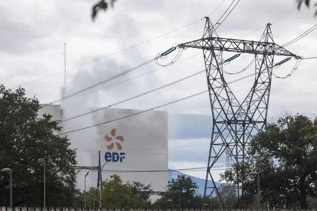 Der Rückbau des stillgelegten französischen Atomkraftwerks Fessenheim nahe der deutschen Grenze soll demnächst beginnen (Archivbild). | Foto: Philipp von Ditfurth/dpa