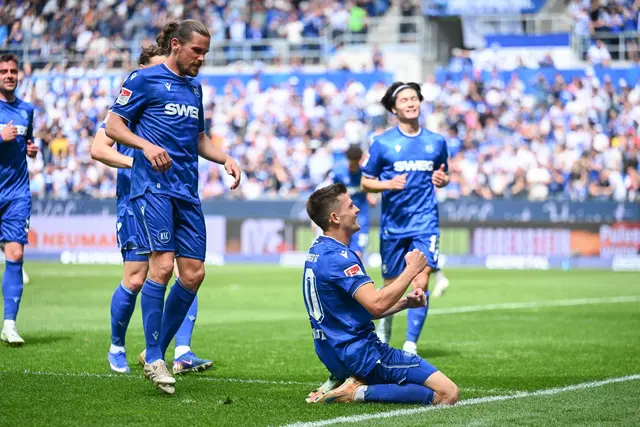 Marvin Wanitzek erzielte per direktem Freistoß die 1:0-Führung für den KSC. | Foto: Silas Stein/dpa