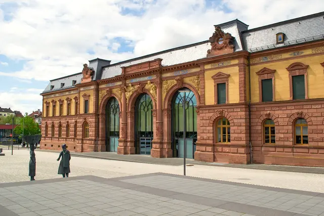 Das Kulturzentrum Forum Alte Post ist entstanden aus dem 1893 von dem Architekten Ludwig Stempel (1850-1917) erbauten Königlich Bayerischen Postamt | Foto: Frank Schäfer