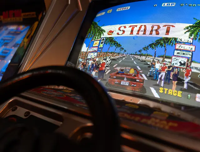 Mit über 100 spielbaren Exponaten aus mehr als fünf Jahrzehnten bietet die Ausstellung von RetroGames eine einzigartige Gelegenheit, Klassiker der Gaming-Kultur selbst zu erleben.  | Foto: RetroGames