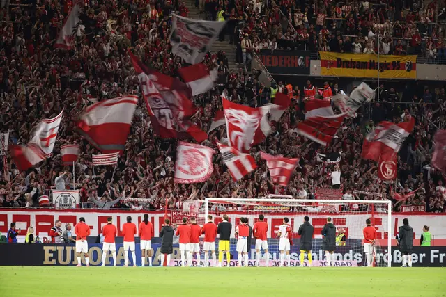 Schulterschluss zwischen Fans und Spielern: Am Donnerstag steht das bisher wichtigste internationale Spiel der Vereinsgeschichte für den SC Freiburg an. | Foto: Philipp von Ditfurth/dpa