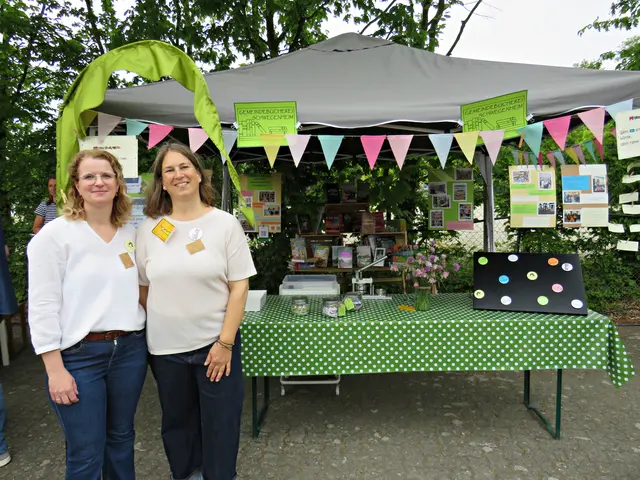 Getreuten den Stand der Gemeindebücherei | Foto: Brigitte Melder