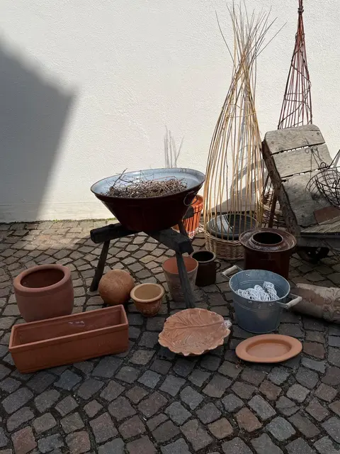 Deko und Übertöpfe für den Garten | Foto: zur freien Verfügung