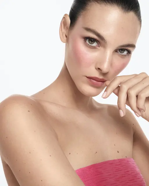 Vittoria Ceretti. | Foto: Armani beauty