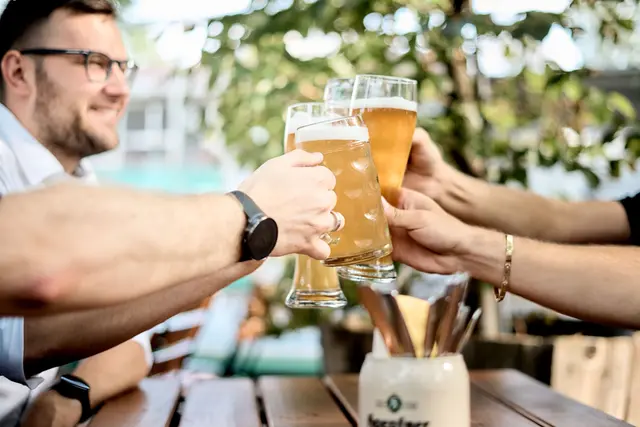 Noch heute ist Bier in der Fächerstadt nicht nur ein Getränk, sondern ein Ausdruck badischer Lebensart.  | Foto: KTG Karlsruhe Tourismus GmbH, Foto: Bruno Kelzer