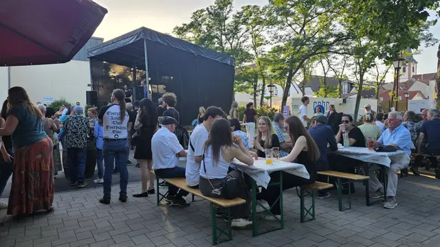 Mit Live-Musik, Weindorf und abwechslungsreichem Programm lädt das Maifest 2026 nach Maikammer ein. | Foto: Eva Bender