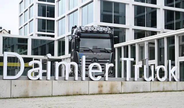 Daimler Truck: Gewinn im ersten Quartal eingebrochen. (Archivbild) | Foto: Bernd Weißbrod/dpa