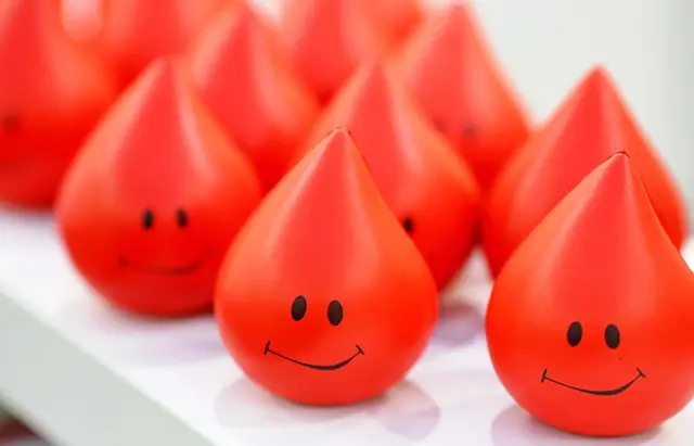 Blut spenden, Geld bekommen – und Steuern zahlen? Bis zu 256 Euro pro Jahr sind steuerfrei – doch diese Freigrenze schließt auch andere Tätigkeiten ein. | Foto: dpa