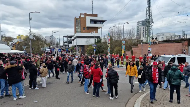 Zum letzten Heimspiel des 1. FC Kaiserslautern erwartet die Polizei rund um den Betzenberg starken Verkehr. Eine Drohne soll helfen, Staus und mögliche Straßensperrungen im Blick zu behalten. | Foto: Ralf Vester