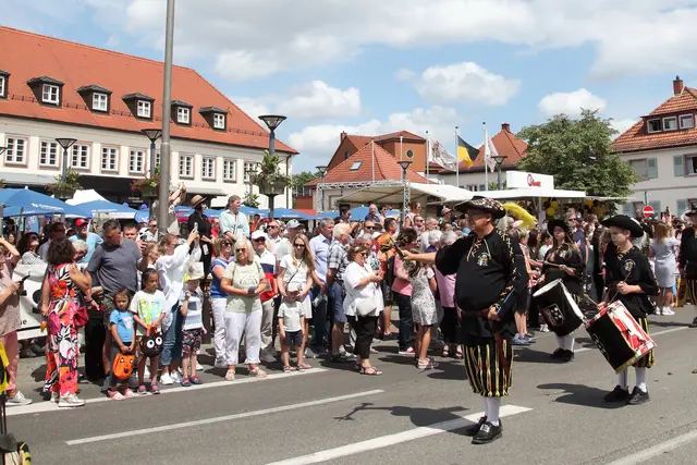 Das Bild zeigt einen typischen Vereinsbezug: Unterlagen oder Organisation rund um Vereinsarbeit. Passend dazu können Vereine ihre Kontaktdaten jetzt online aktualisieren. | Foto: Verbandsgemeinde Landstuhl