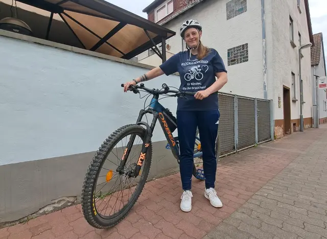 Sarah Hertle aus Kaiserslautern sammelt beim Stadtradeln Spenden für den ambulanten Kinder- und Jugendhospizdienst Rückenwind | Foto: Monika Klein