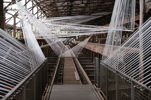 Die meisten Kunstwerke sind eigens für den Ort entstanden. | Foto: Oliver Dietze/dpa