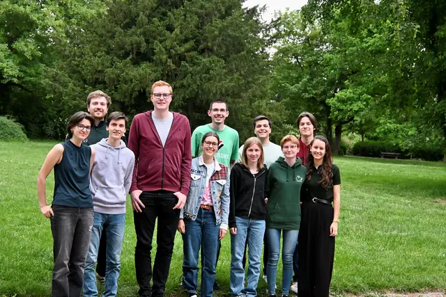 Elf junge Menschen haben in Speyer einen neuen Verein gegründet. Es geht darum, ehrenamtliches Engagement leichter zu machen. | Foto: Mach
