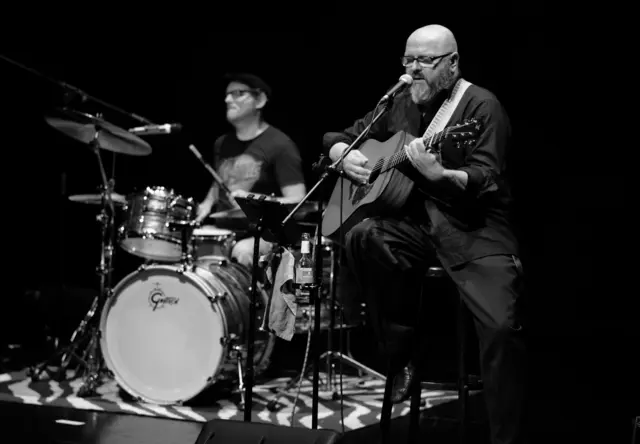 vlnr Lars Wege und Matthias Hecht auf der Bühne. Schwarz-Weiß-Aufnahme | Foto: Frank Kurczyk