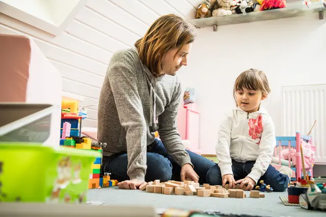 Wer Kinder regelmäßig selbst betreut, darf unter Umständen weniger zahlen – auch ohne echtes Wechselmodell | Foto: dpa