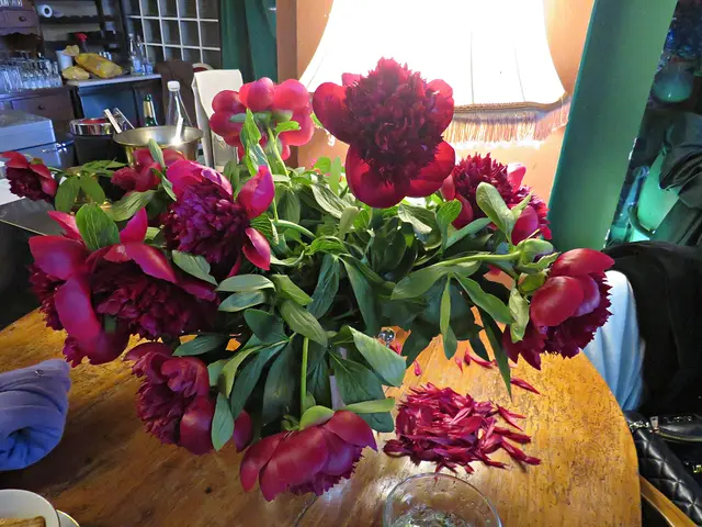 Zu jedem Event stehen Blumen auf den Tischen | Foto: Brigitte Melder