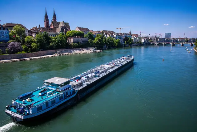 Das Grundwasser entlang des Oberrheins ist nach einer Studie erheblich mit Schadstoffen belastet (Archivbild). | Foto: Jens Büttner/dpa