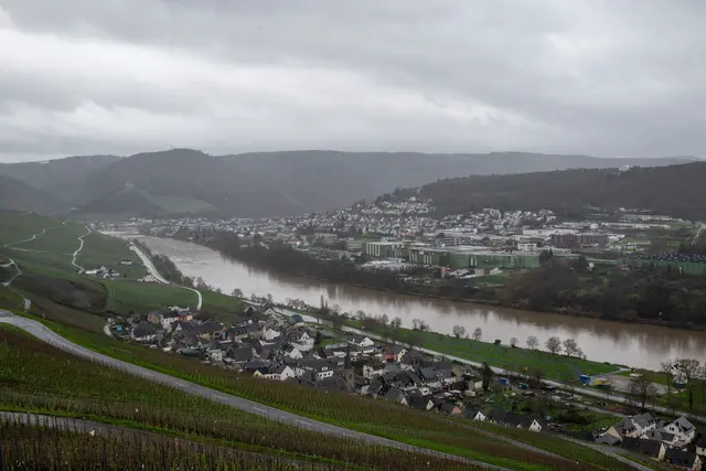 Wolkenverhangen zeigt sich der Himmel den gesamten Donnerstag über in Rheinland-Pfalz und im Saarland. (Symbolbild) | Foto: Harald Tittel/dpa