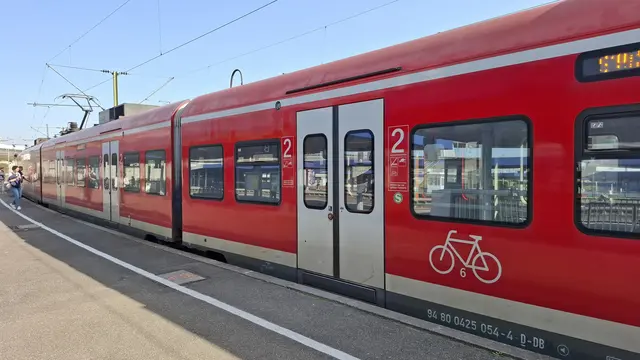 S-Bahn beim Halt im Hauptbahnhof Ludwigshafen | Foto: Foto: VCD Ludwigshafen