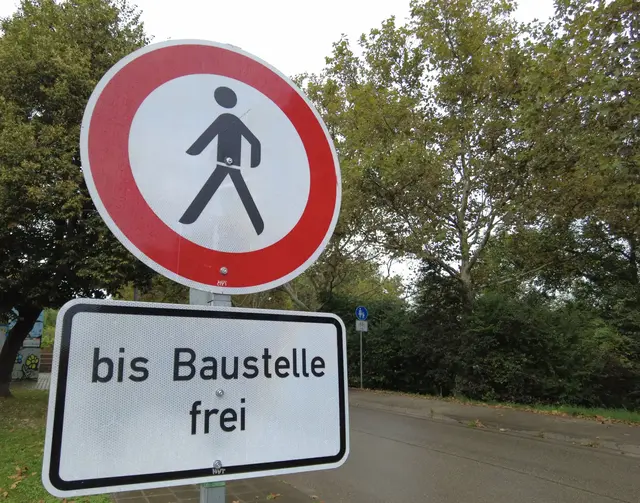 An der B 39 in Weidenthal wird der Gehweg in Höhe der Hauptstraße 186 zeitweise gesperrt. | Foto: Gisela Böhmer