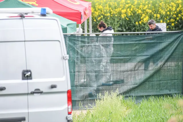Der Leichenfundort wurde großräumig abgesperrt. | Foto: Jason Tschepljakow/dpa