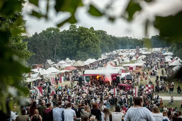 Mittelalterliches Spectaculum zu Worms: Mehrere Zehntausend Besucherinnen und Besucher lieben hier das Flair von Mittelalter.   | Foto:  B. Bertram