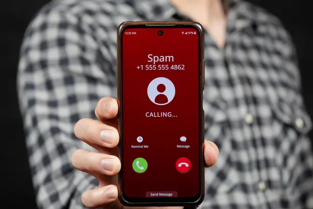 Wurde ein ungewollter Vertrag am Telefon abgeschlossen, haben Kunden Rechte | Foto: Alejandro Bernal/stock.adobe.com