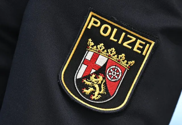 Banküberfall mit Geiselnahme in Sinzig: Die Polizei ist mit Großaufgebot vor Ort. (Symbolbild) | Foto: Arne Dedert/dpa