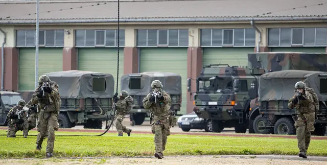 In Saarlouis befinden sich bereits Bundeswehreinheiten. (Archivbild) | Foto: Laszlo Pinter/dpa