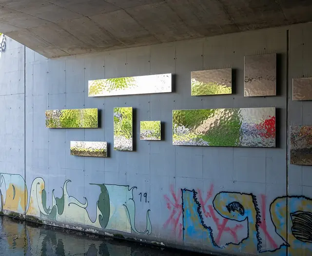 An der Eisenbahnüberführung Weiherfeldstraße befindet sich seit Kurzem eine Kachel-Installation | Foto: Monika Müller-Gmelin, Stadt Karlsruhe