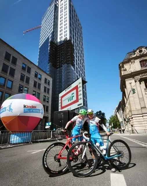 Schon eine beeindruckende Kulisse in Frankfurt Eschborn (Raphael Ollig und rechts Constantin la Cava vom RVB) | Foto: |HSchäffer