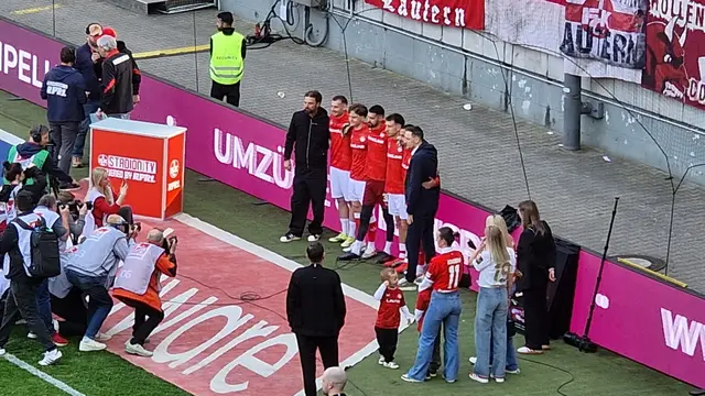 Luca Sirch, Florian Kleinhansl, Avdo Spahic sowie die Aufstiegshelden Daniel Hanslik und Kenny Prince Redondo wurden emotional verabschiedet | Foto: Ralf Vester