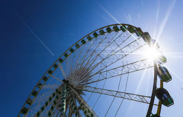 Das Frühlingsfest ist bereits zur Halbzeit auf dem besten Weg gewesen, die Erwartungen zu übertreffen. (Archivbild)  | Foto: Christoph Schmidt/dpa